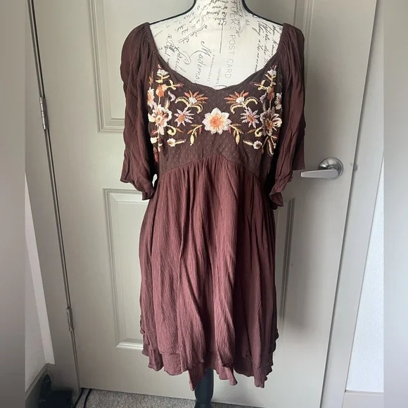 Shyanne Women's Embroidered Mesh Crinkle Mini Dress - Picture 4 of 11